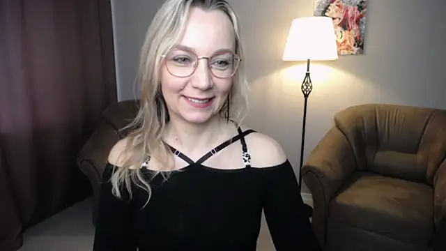 Ava Elior online show from May 13, 2026, 10:01 am