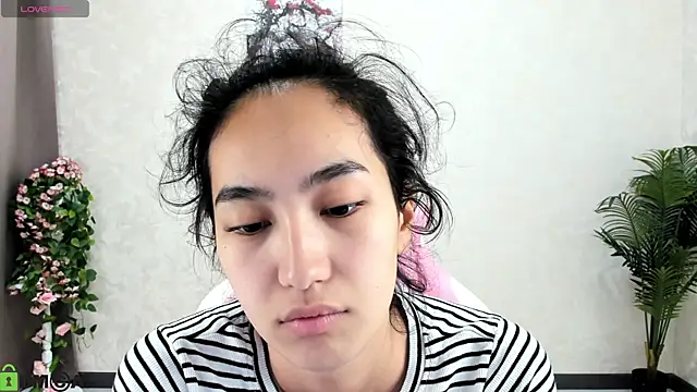 FlirtyAura online show from November 5, 2025, 1:49 am