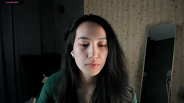 FlirtyAura online show from April 18, 2026, 1:31 am