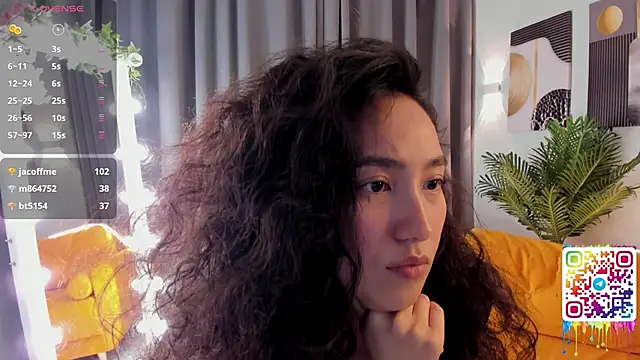 FlirtyAura online show from April 22, 2026, 12:39 pm