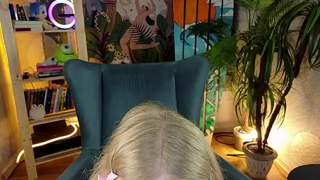 BarbieRichy online show from September 18, 2025, 5:20 am