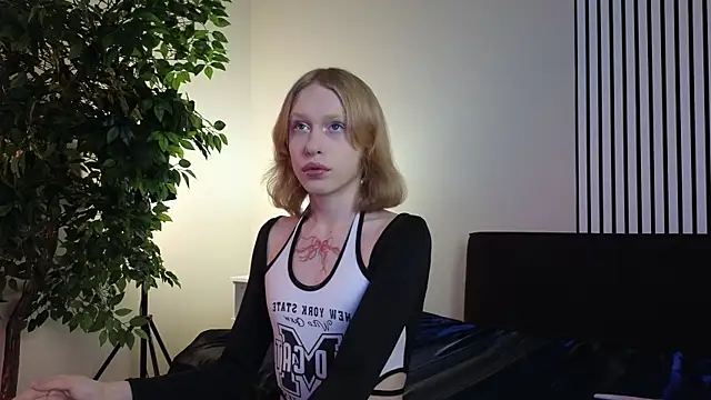 BarbieRichy online show from October 17, 2025, 5:32 am