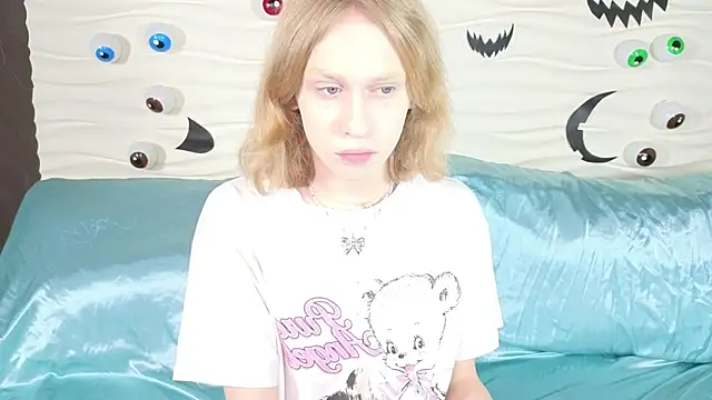 BarbieRichy online show from November 1, 2025, 5:20 am