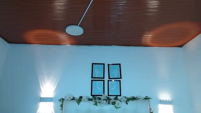 Snapshot of Megan_05_ chatting on October 9, 2025, 7:01 pm Megan 05 online show from October 9, 2025, 7:01 pm