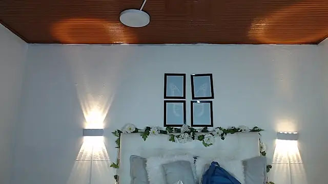 Snapshot of Megan_05_ chatting on October 13, 2025, 7:25 pm Megan 05 online show from October 13, 2025, 7:25 pm