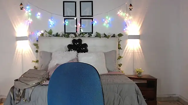 Megan 05  online show from February 21, 2026, 5:25 pm