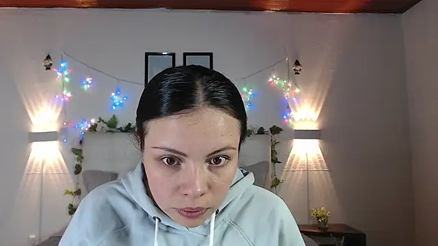 Megan 05  online show from April 12, 2026, 2:11 pm