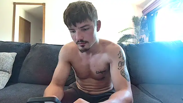 derekmontana2 online show from June 14, 2026, 8:44 pm
