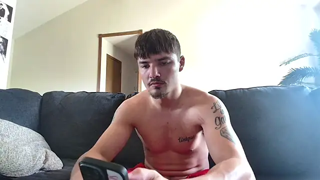 derekmontana2 online show from June 16, 2026, 7:49 pm