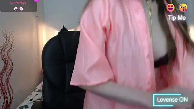 velvet  moon online show from September 22, 2025, 3:58 pm