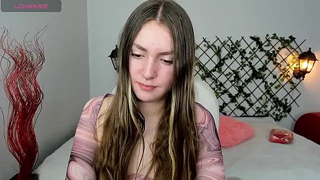 velvet  moon online show from November 26, 2025, 10:33 pm