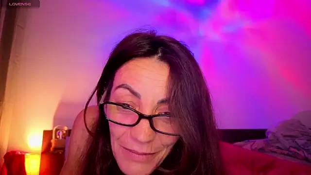 Eimikuro11 online show from October 13, 2025, 9:15 pm