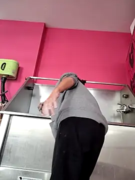 Eimikuro11 online show from November 6, 2025, 11:33 am