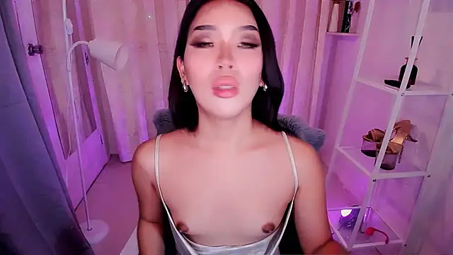 Snapshot of MS_LUNA chatting on October 1, 2025, 12:05 am MS LUNA online show from October 1, 2025, 12:05 am