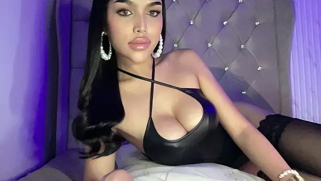 KhendraBrown online show from April 14, 2026, 8:37 pm