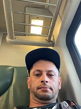 Carlosmauricio123 online show from April 17, 2026, 10:02 pm