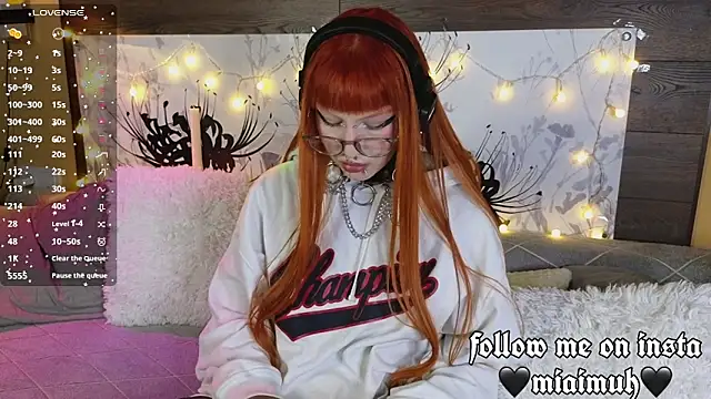 mia  yui online show from November 13, 2025, 9:58 pm