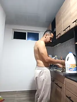 stivenlujan69 online show from December 19, 2025, 3:13 am