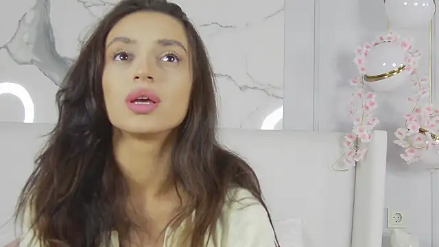 AdoraCortes online show from September 21, 2025, 5:09 am