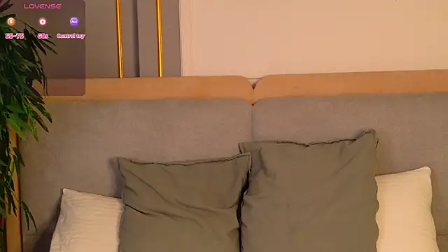 AdoraCortes online show from April 8, 2026, 5:07 am