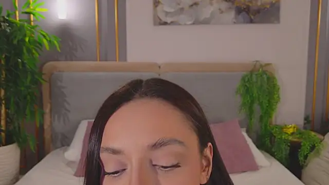 AdoraCortes online show from April 14, 2026, 5:13 am