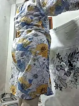 Snapshot of SIMIHOT chatting on October 18, 2025, 3:24 pm SIMIHOT online show from October 18, 2025, 3:24 pm