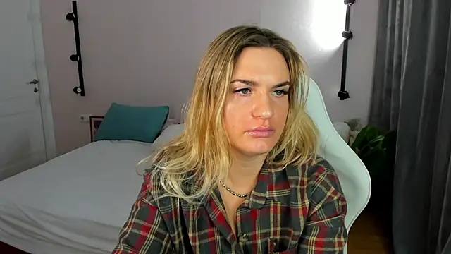 Snapshot of Marie_Ellie chatting on March 23, 2026, 1:42 am Marie Ellie online show from March 23, 2026, 1:42 am