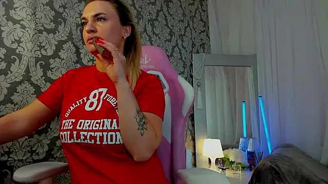 Snapshot of Marie_Ellie chatting on March 31, 2026, 1:51 am Marie Ellie online show from March 31, 2026, 1:51 am