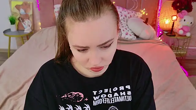 Moon  Bunny online show from February 12, 2026, 12:22 pm