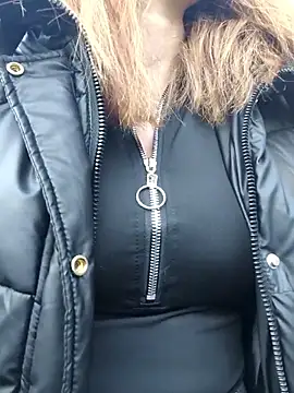 Snapshot of YOOUR_EVAA chatting on October 4, 2025, 11:41 am YOOUR EVAA online show from October 4, 2025, 11:41 am