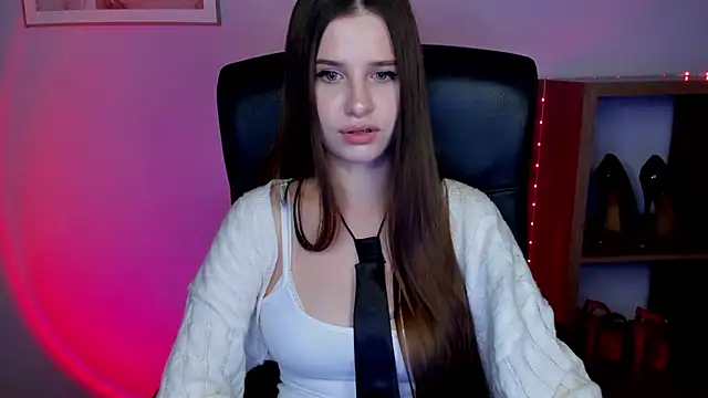 Snapshot of LuxMaya chatting on June 16, 2026, 6:49 am LuxMaya online show from June 16, 2026, 6:49 am