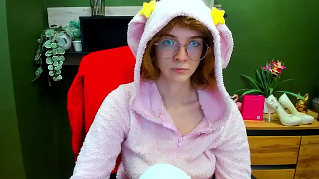 Snapshot of juicyPenny chatting on October 31, 2025, 7:20 am juicyPenny online show from October 31, 2025, 7:20 am