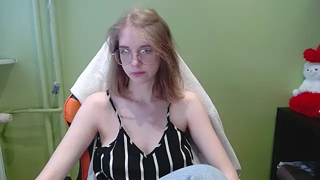 Snapshot of juicyPenny chatting on February 24, 2026, 7:28 am juicyPenny online show from February 24, 2026, 7:28 am