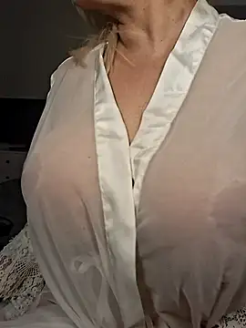 Snapshot of milfevapeccato chatting on November 1, 2025, 2:02 am milfevapeccato online show from November 1, 2025, 2:02 am