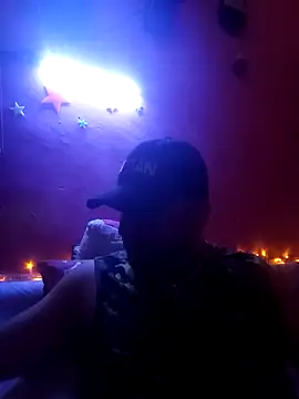 Snapshot of RandalHot chatting on November 18, 2025, 8:35 pm RandalHot online show from November 18, 2025, 8:35 pm