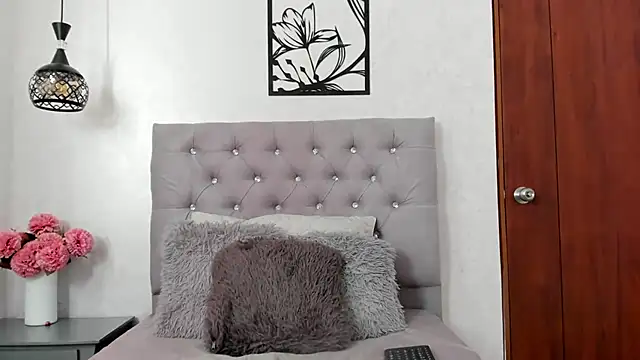 Snapshot of Emiily_cooper_x chatting on October 25, 2025, 3:18 pm Emiily cooper x online show from October 25, 2025, 3:18 pm