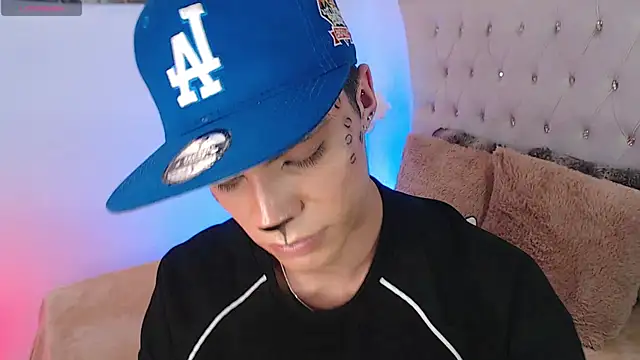 Dulcey  online show from October 29, 2025, 3:53 am