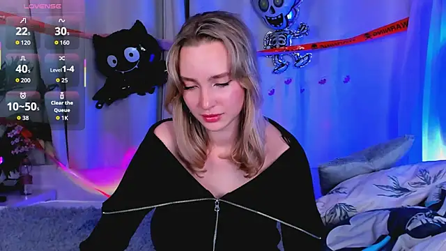 Snapshot of EllaBloom chatting on October 29, 2025, 3:47 pm EllaBloom online show from October 29, 2025, 3:47 pm