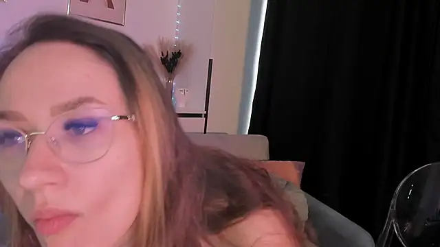 EvaBllake online show from October 27, 2025, 6:06 am