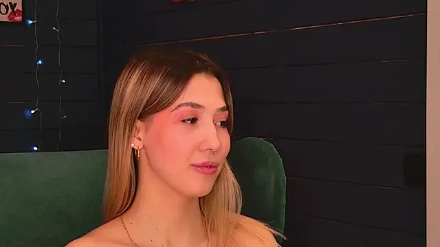 Snapshot of Bella_svon chatting on March 29, 2026, 8:14 am Bella svon online show from March 29, 2026, 8:14 am