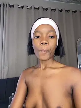 prettydollyy online show from April 18, 2026, 9:24 am