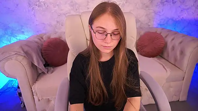 ArrinaWairr online show from October 2, 2025, 2:13 pm