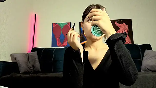 TrixiBell online show from September 18, 2025, 4:36 am