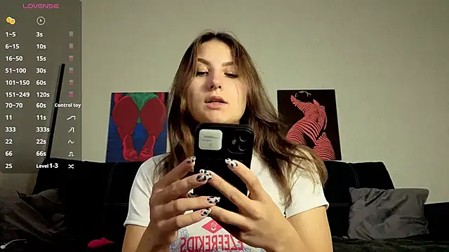 TrixiBell online show from September 30, 2025, 4:06 am