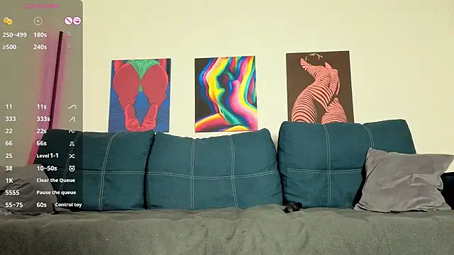 TrixiBell online show from April 3, 2026, 4:43 am