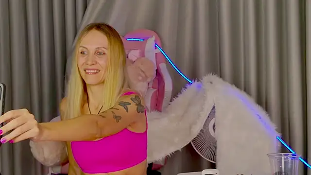 Snapshot of goddess_kate__ chatting on November 4, 2025, 12:26 pm goddess kate online show from November 4, 2025, 12:26 pm