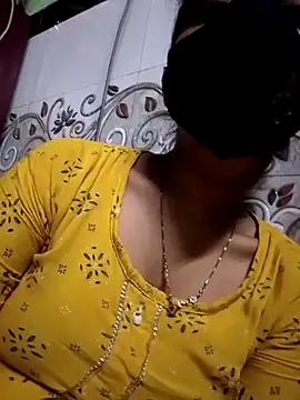 Snapshot of Zoya_G chatting on October 13, 2025, 9:04 pm Zoya G online show from October 13, 2025, 9:04 pm