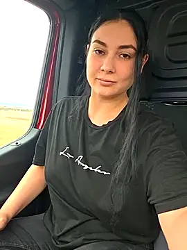 Snapshot of SaraViss20 chatting on November 4, 2025, 12:04 pm SaraViss20 online show from November 4, 2025, 12:04 pm