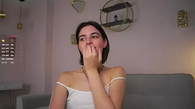 EleneButton online show from November 27, 2025, 1:51 am