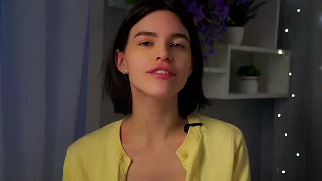 EleneButton online show from February 15, 2026, 1:13 am